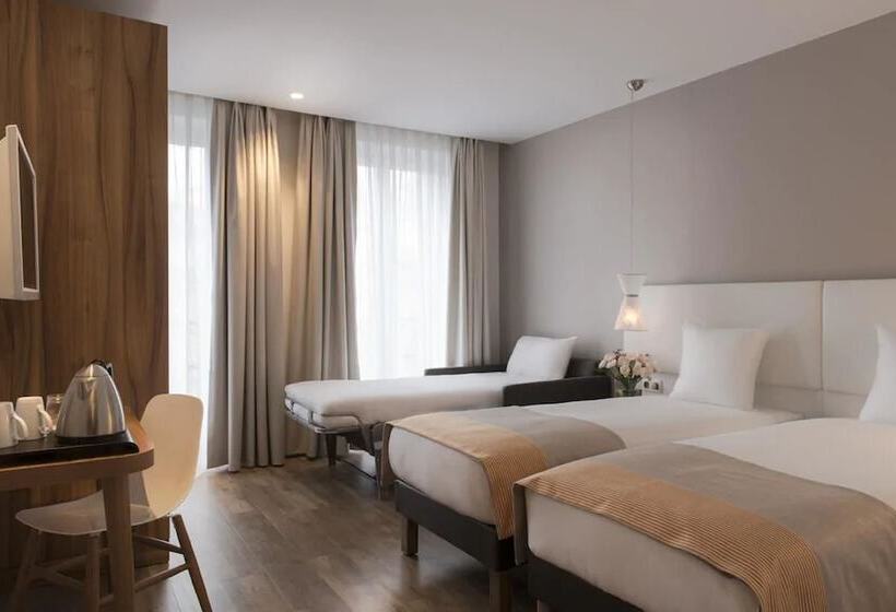 اتاق پریمیوم سه تخته, Magenta 38 By Happyculture