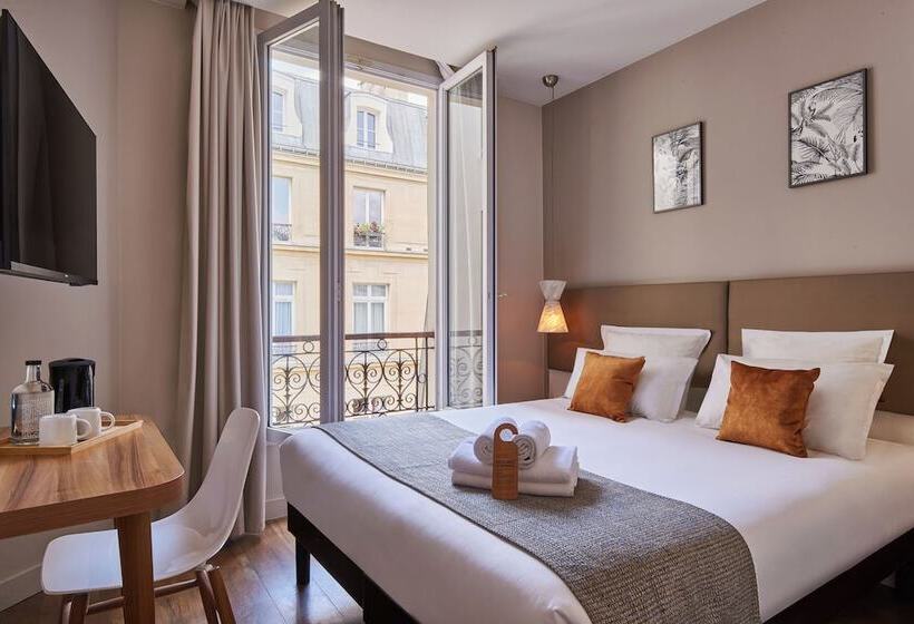 اتاق کلاسیک سه تخته, Magenta 38 By Happyculture