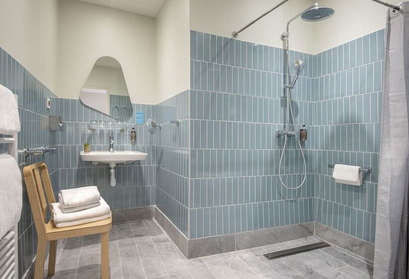 اتاق لوکس چهار تخته, Magenta 38 By Happyculture