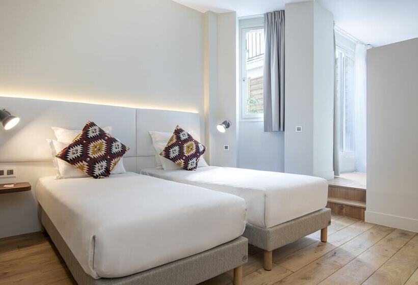 اتاق لوکس چهار تخته, Magenta 38 By Happyculture