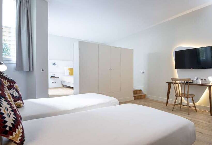 اتاق لوکس چهار تخته, Magenta 38 By Happyculture