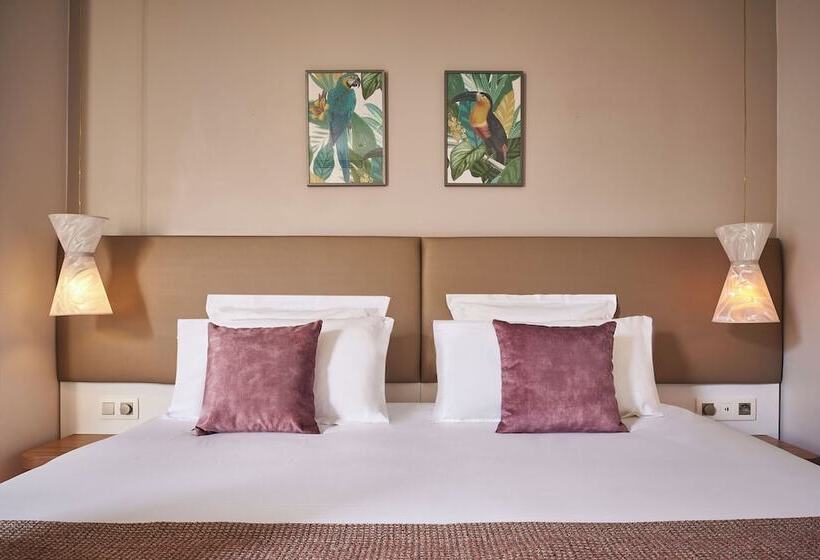 اتاق پریمیوم سه تخته, Magenta 38 By Happyculture