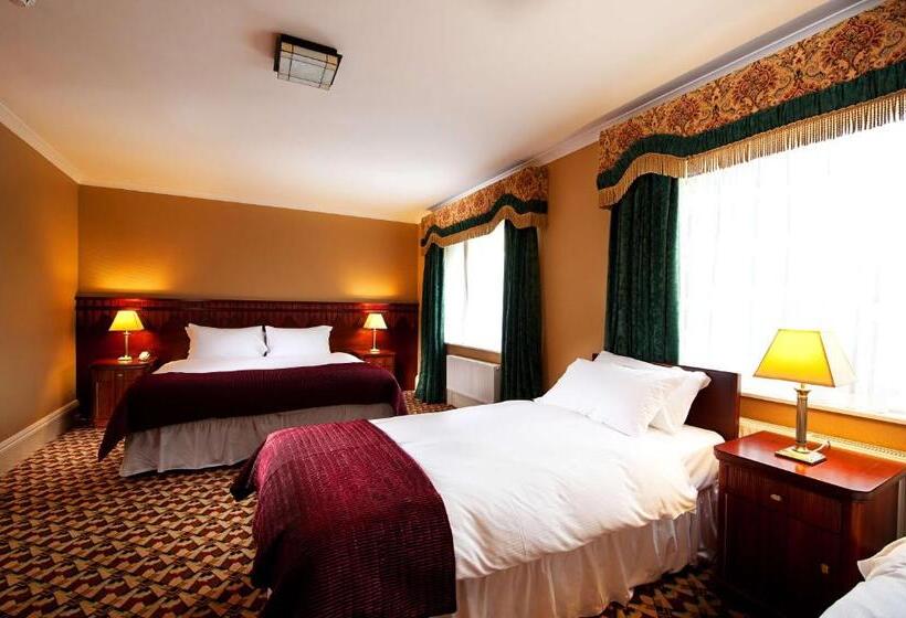 标准三人间, Riverbank House