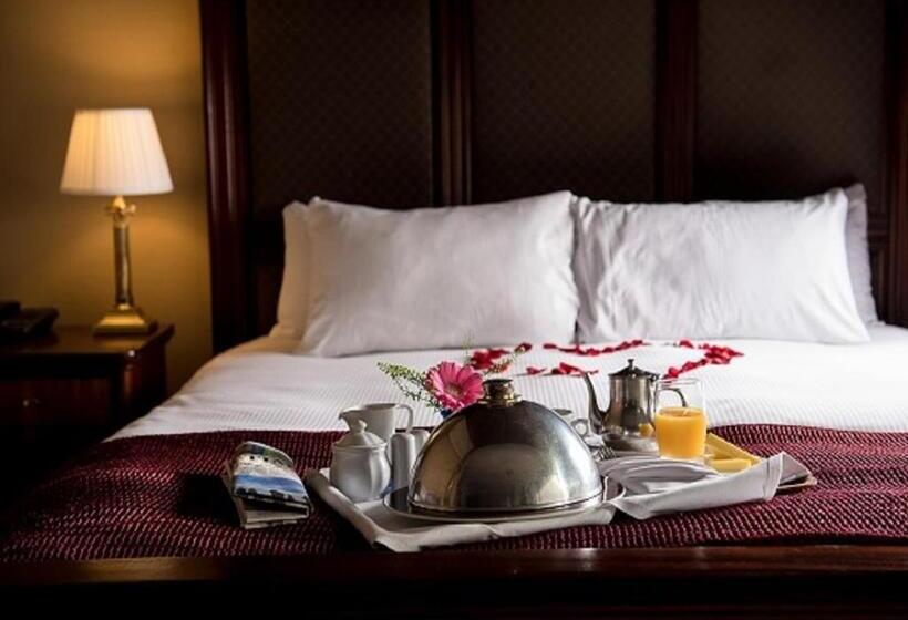 标准间, Riverbank House