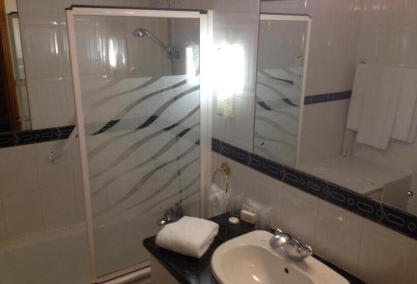 غرفة ديلوكس, Royal Court