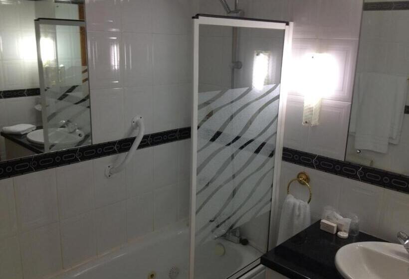 غرفة بريميوم, Royal Court