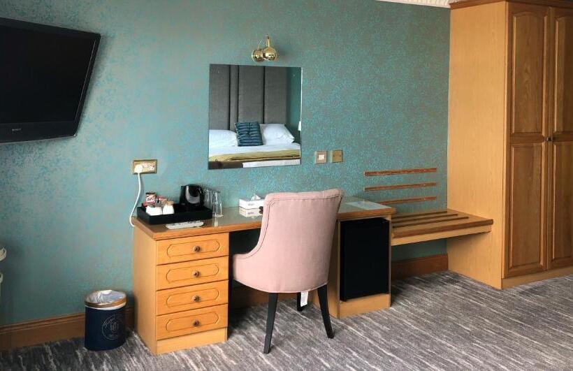 Family Suite, Royal Court
