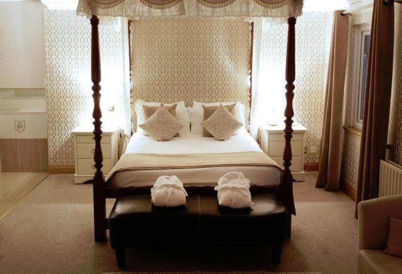 جناح بريميوم مطل علي البحر, Royal Court