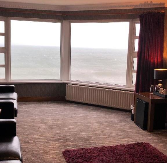 غرفة قياسية سرير كينج, Royal Court