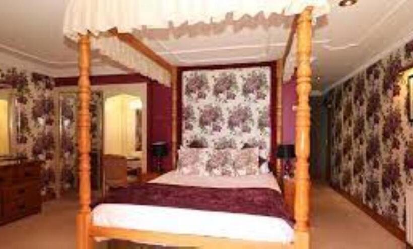 غرفة قياسية سرير كينج, Royal Court