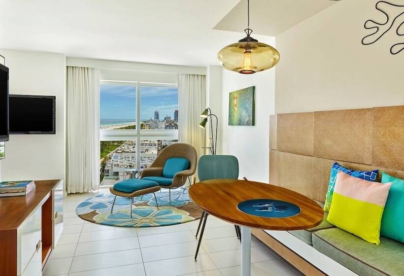 带双人床的标准工作室, Royal Palm South Beach Miami, A Tribute Portfolio Resort