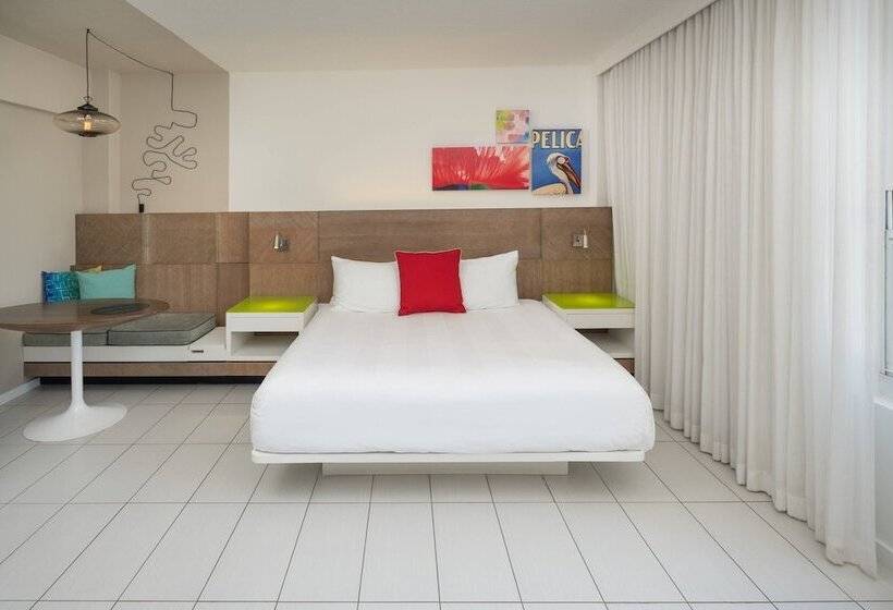 带双人床的标准工作室, Royal Palm South Beach Miami, A Tribute Portfolio Resort