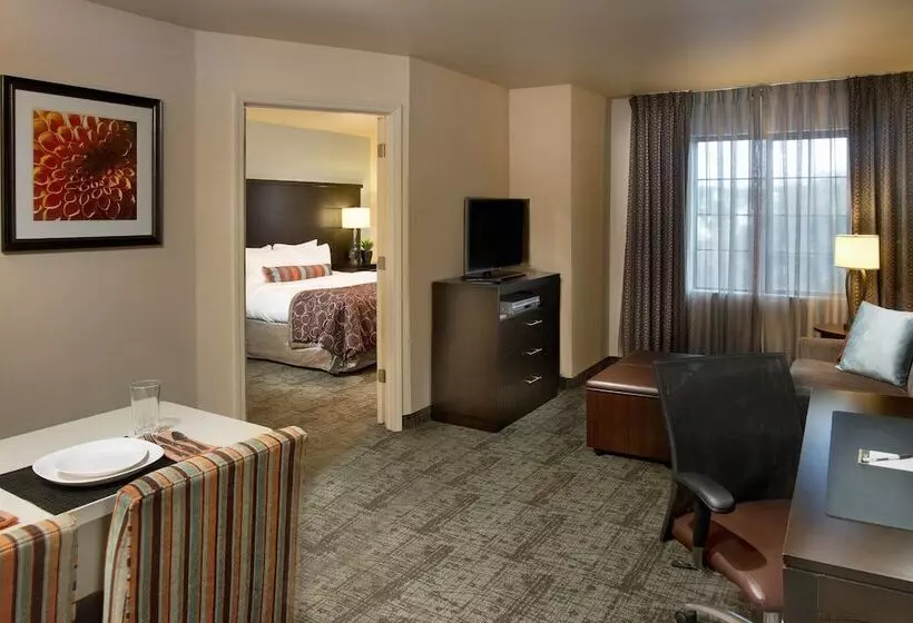 キングサイズベッドのスイートルーム, Staybridge Suites Myrtle Beach Fantasy Harbour, An Ihg