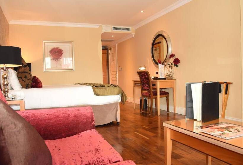 חדר אקזקיוטיב, The Fairview Boutique