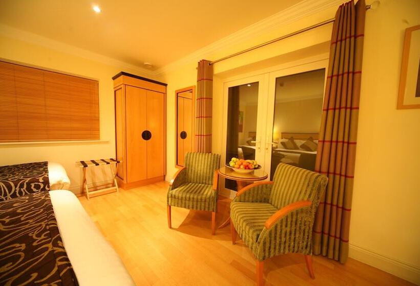 חדר אקזקיוטיב, The Fairview Boutique