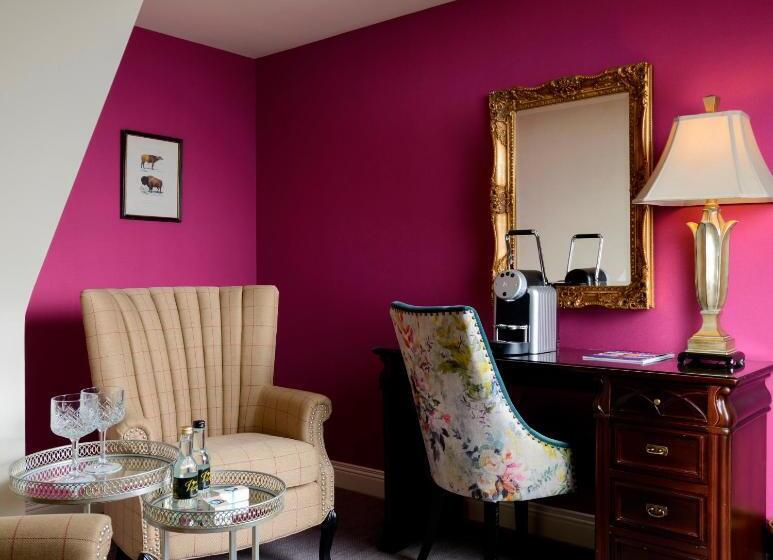 جناح, The Victoria