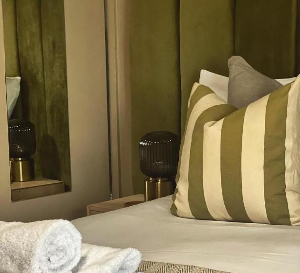 キングサイズベッドのスタンダードルーム, The Lion At West Pennard