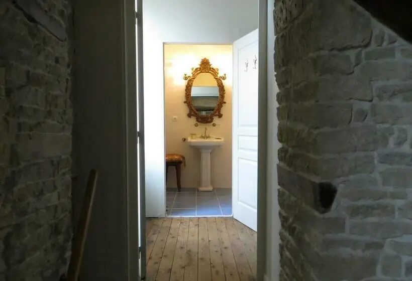 デラックスルーム, Le Bailli De Montsaugeon