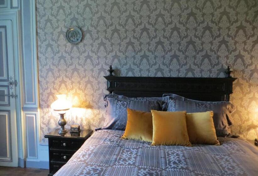 Номер Deluxe, Le Bailli De Montsaugeon