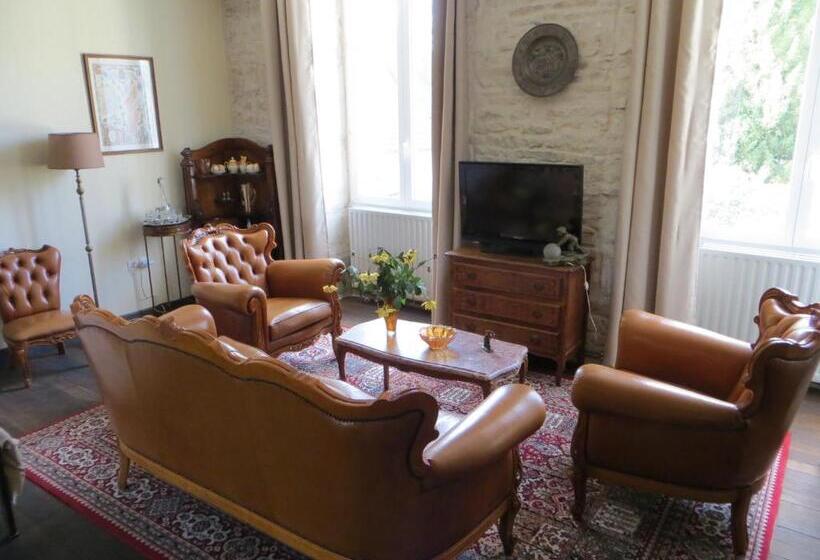 Семейный Номер Deluxe, Le Bailli De Montsaugeon