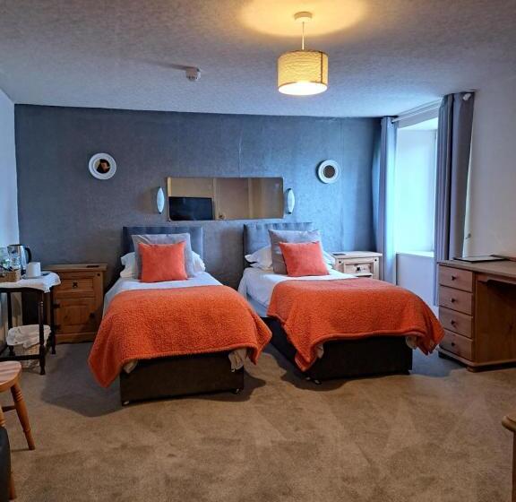 ファミリールーム, The Ship Inn