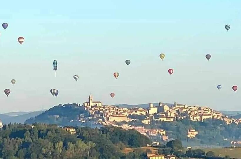 带1个卧室的带阳台的公寓, Agriturismo Il Truffarello Todi