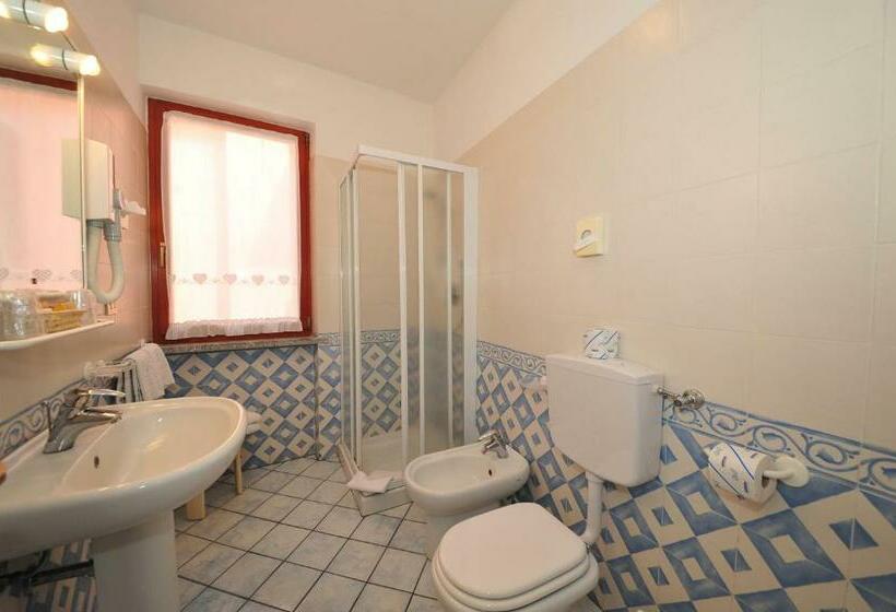 Номер Стандарт Трехместный, Sardi