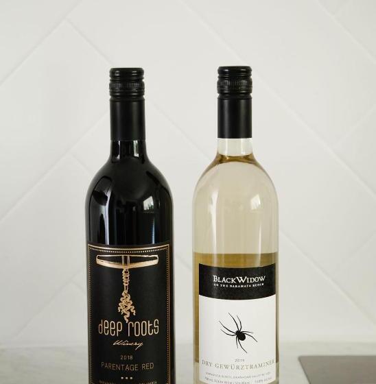 Deluxe Bungalow, Naramata Courtyard Suites