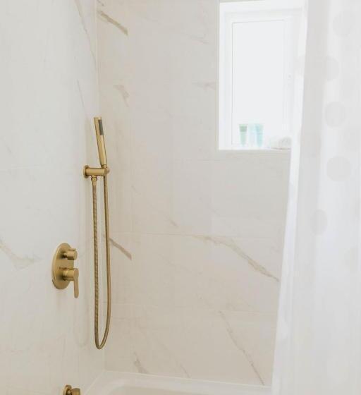 Lakosztály, Naramata Courtyard Suites