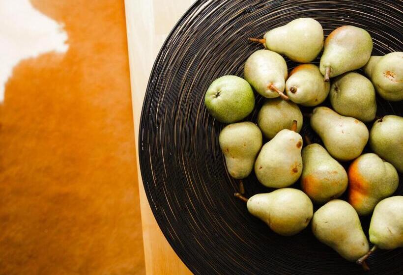 Deluxe Bungalow, Naramata Courtyard Suites