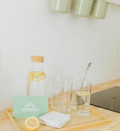 Lakosztály, Naramata Courtyard Suites