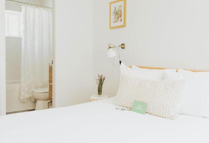 Номер Deluxe, Naramata Courtyard Suites