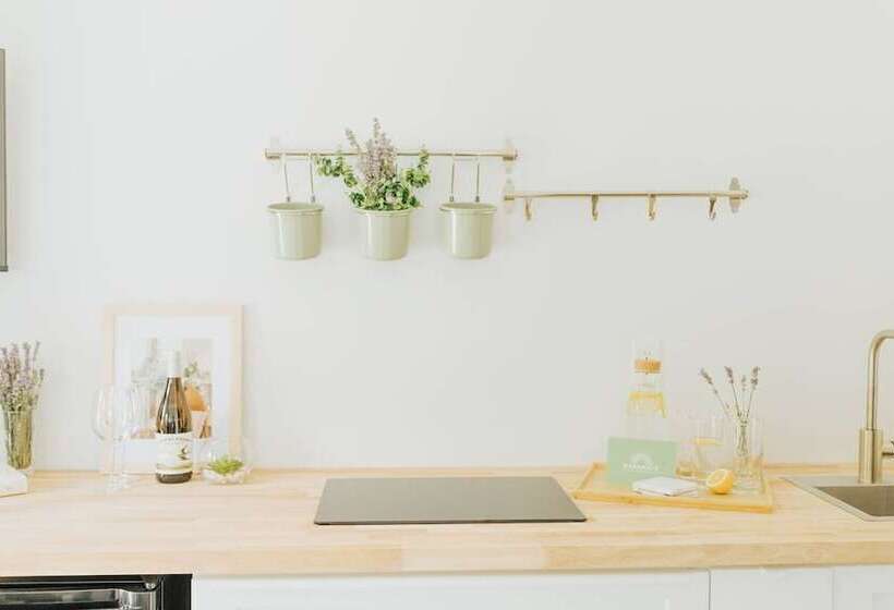 Lakosztály, Naramata Courtyard Suites