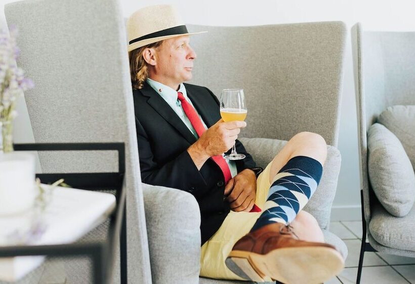 Lakosztály, Naramata Courtyard Suites