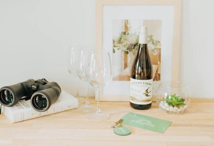 Lakosztály, Naramata Courtyard Suites