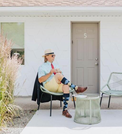 Lakosztály, Naramata Courtyard Suites