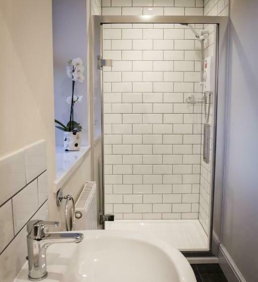 اتاق لوکس, Fair Oak House Exeter Airport