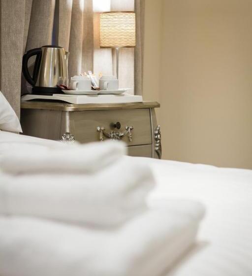 اتاق لوکس, Fair Oak House Exeter Airport