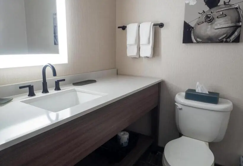 Suite with lake view, Grand Superior Lodge