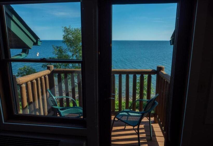 جناح مطل على البحيرة, Grand Superior Lodge