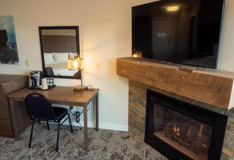 جناح مطل على البحيرة, Grand Superior Lodge