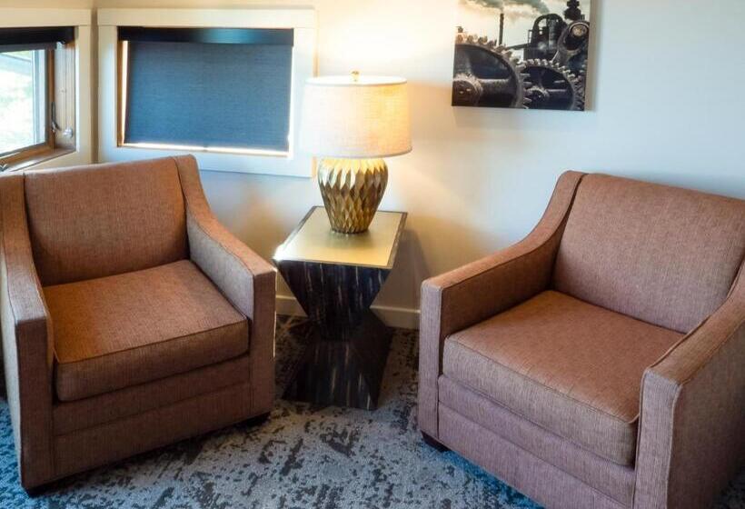 Suite with lake view, Grand Superior Lodge
