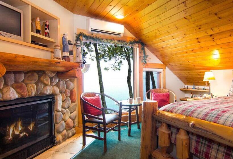 جناح مطل على البحيرة, Grand Superior Lodge