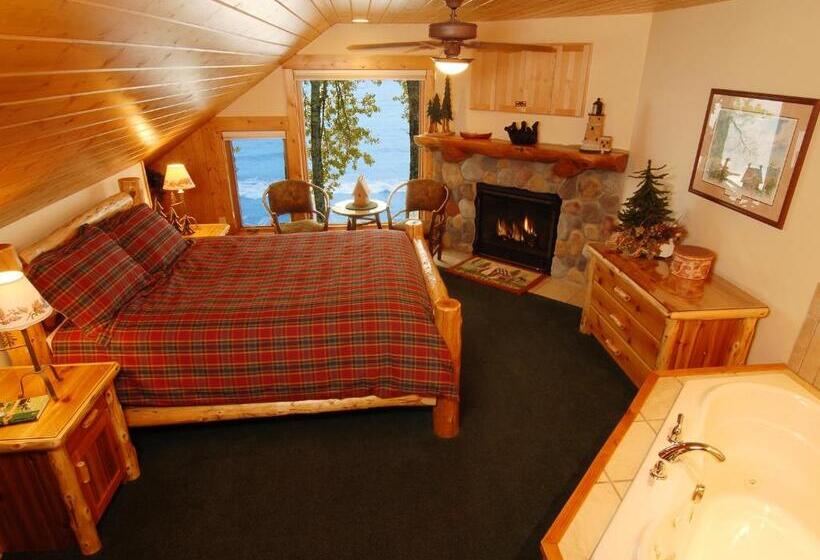Suite with lake view, Grand Superior Lodge