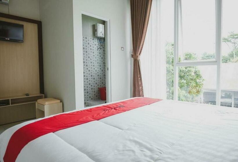 Номер Deluxe, Reddoorz Syariah @ Jalan Dieng
