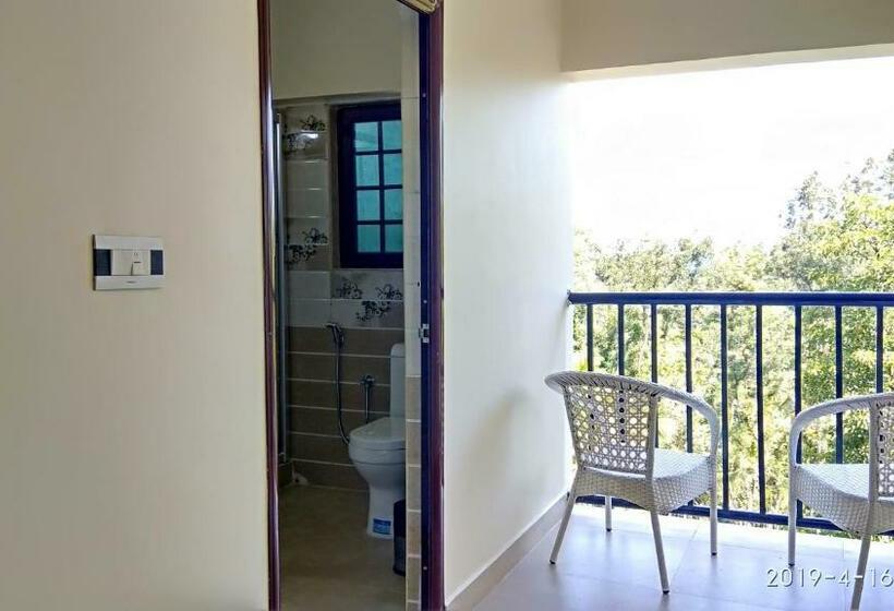 带阳台的豪华间, Coorg Cliffs Resorts