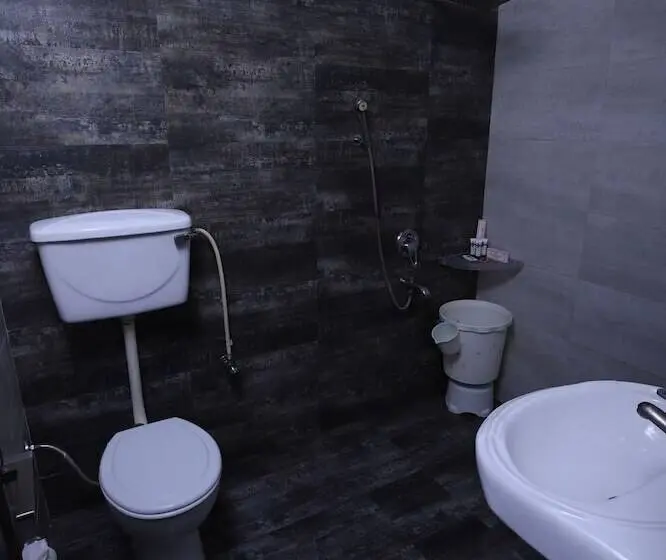 Quarto Deluxe, Visit