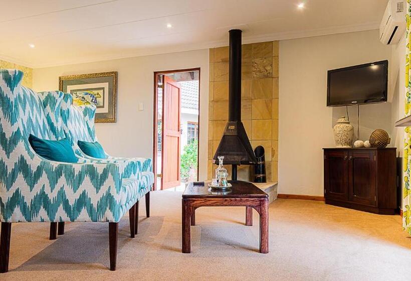 מיטת קינג בסוויטה, Glen Ormond Country House