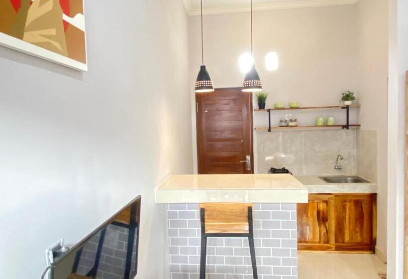 스탠다드 스튜디오, Lagriya Guest House