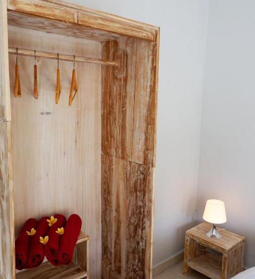 스탠다드 스튜디오, Lagriya Guest House
